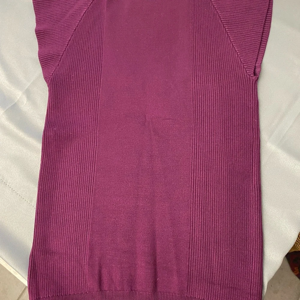 Bebe stretch knit top Merlot NWOT Medium - Picture 5 of 6